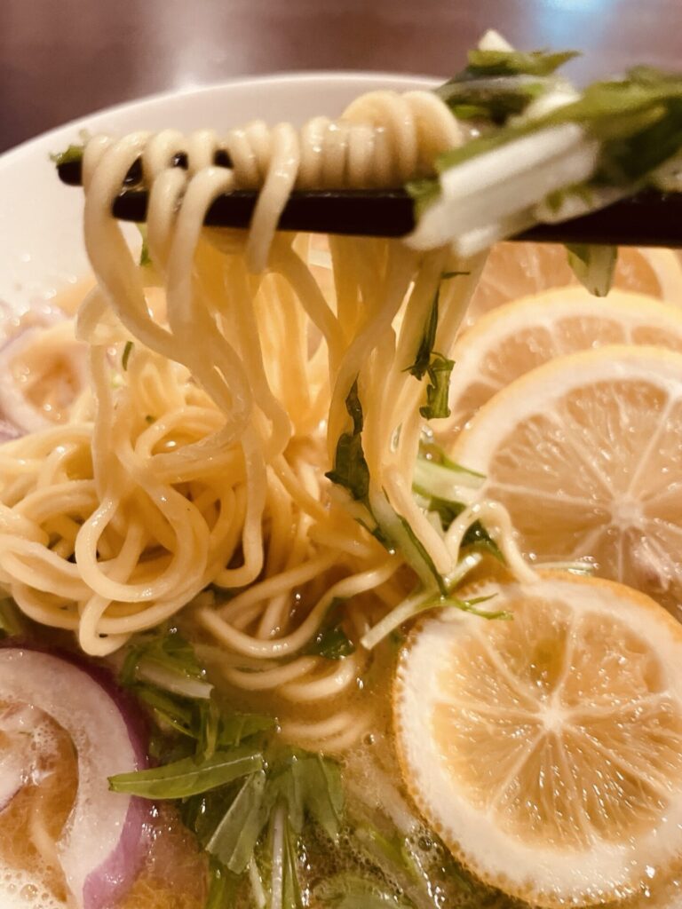 大宮ラーメン　Paitan Works　レモン鶏白湯ラーメン④