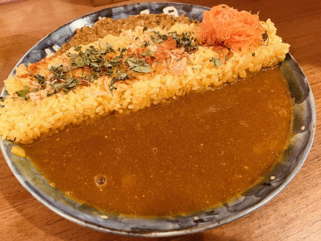 下北沢　カレー屋　八月　八月カレー+あいがけキーマ①