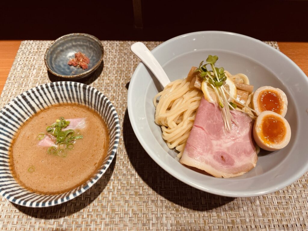 池袋東口　麺庵いぶし　味玉つけ麺①