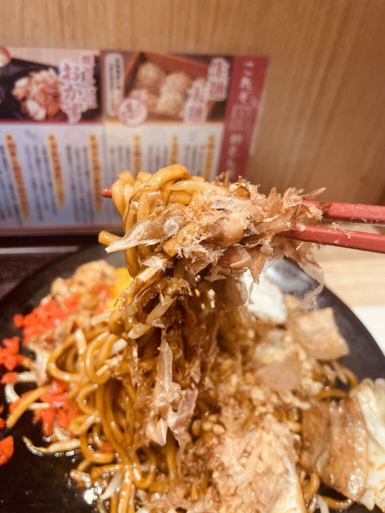 新橋　頂上　目玉焼き焼きそば③