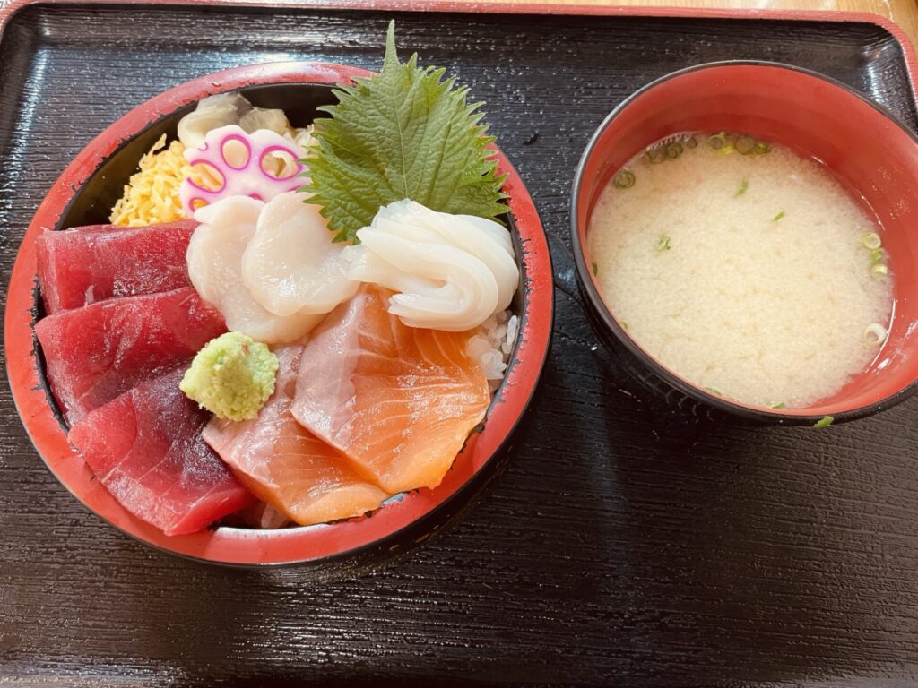 青森 丸青食堂 青森丼①